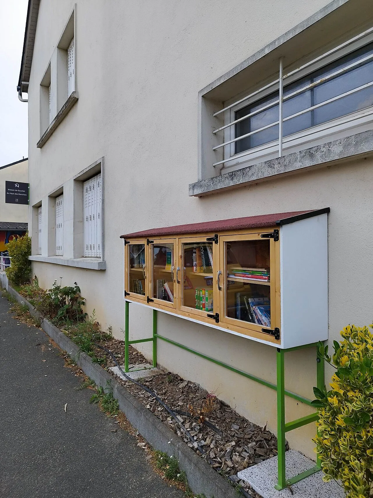 La boîte à livres de la rue Haute-des-Banchais, dans le quartier voisin de l’Isoret, photographiée en septembre 2025.