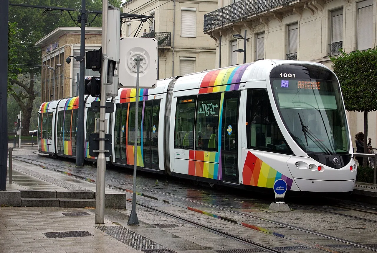 Le tramway place Molière, dans le quartier du parking.